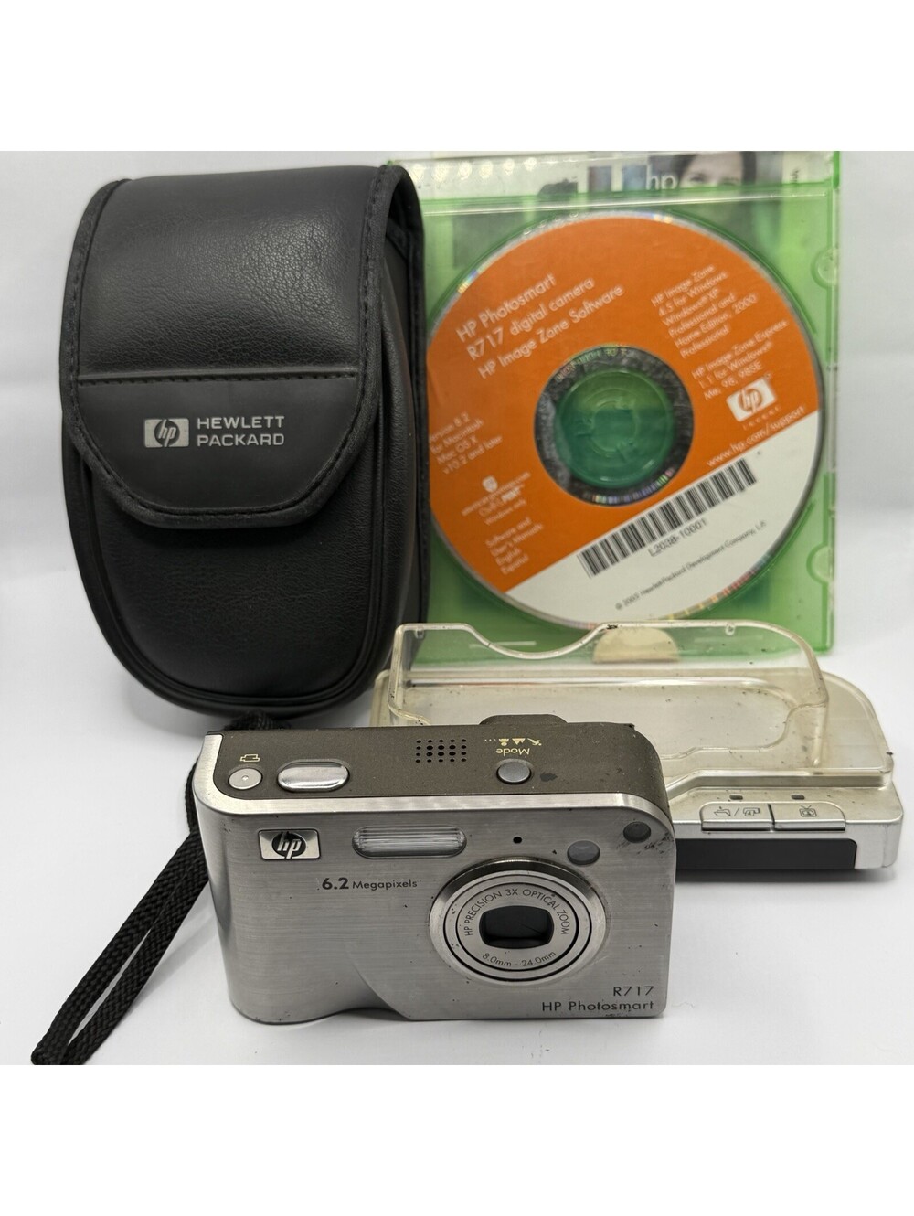 HP Photosmart R717 6.2MP Digital Camera Bundle Dock Case SD Card Charger‎ Tested